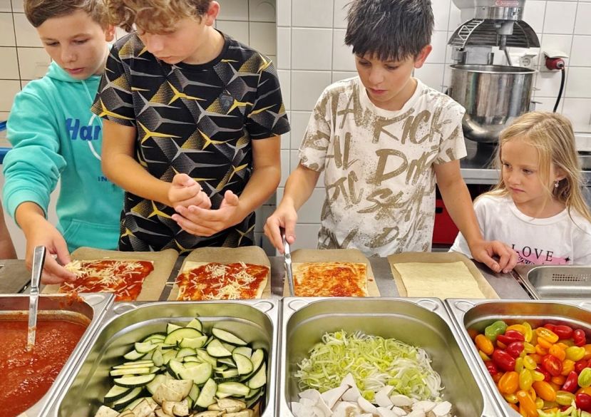Pizza backen auf der Sportalm Kaiserau