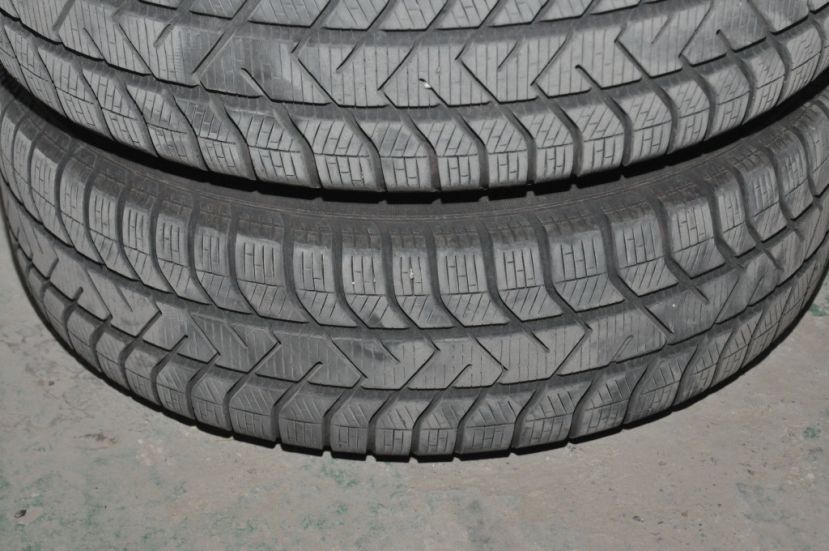 Unbekannte Täter stahlen Autoreifen