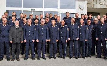 3er von rechts, erste Reihe