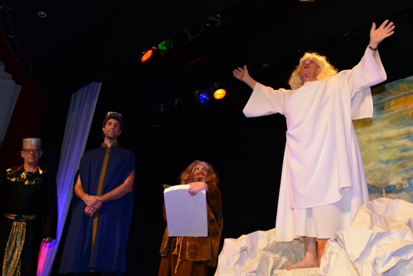 Gott verteilte 10 Gebote im Kulturhaus