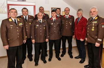 Bezirksfeuerwehrkommandant OBR Heinz HARTL, HBI Herbert PEER, LMdF Gebhard STEINHAUSER, OBM Andreas WOLF, FM Alexander RAPPL, OFM Lukas WOLF, HFM Klaus GASSNER, Bürgermeister Hermann WATZL und ABI Peter MAYER.