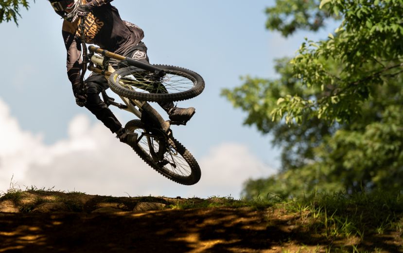Auf Downhill Strecke schwer verletzt