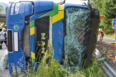 LKW Unfall bei der A9 Auffahrt