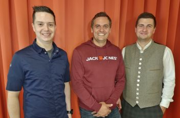 Fachvorstand Christian Moser mit seinen Gästen Johannes Ganisl (li.) und Jakob Zand (re.)
