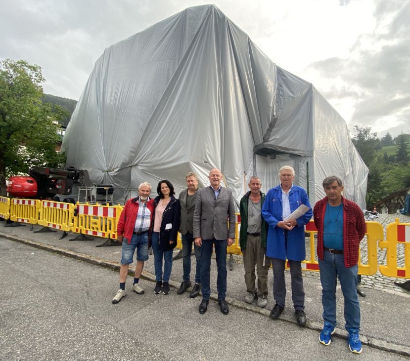 vlnr.: Anton Streicher (Verein Museumsschmiede), Astrid Perner (Stadtmuseum), Finanzstadtrat Alfred Trinker, Bürgermeister Hermann Trinker, Harry Wenzel und GF Michael Singer (Firma Singer), Alois Strimitzer (Museum Zeitroas Ramsau)