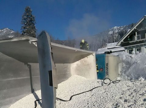 LKW Unfall auf der B145 bei Obersdorf