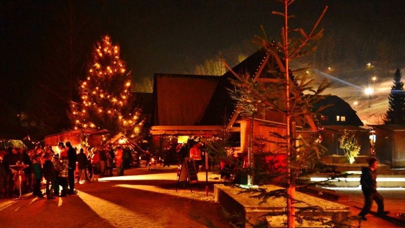 Das Christkindl am Markt in Weißenbach/L.