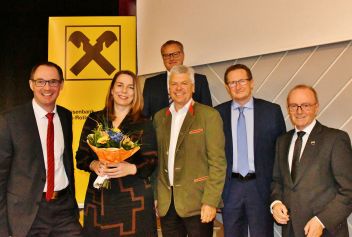 GL Dir. Mag. Karl-Hans Mayr, Mag. Margret Matlschweiger, GL Dir. Manfred Kirchsteiger, Obmann Rudi Pollhammer, OR Heribert Stengg und AR-Vors. HR Ing. Mag. Sepp Ahornegger