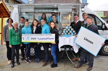 Schmiedtbauer tourt durch den Bezirk