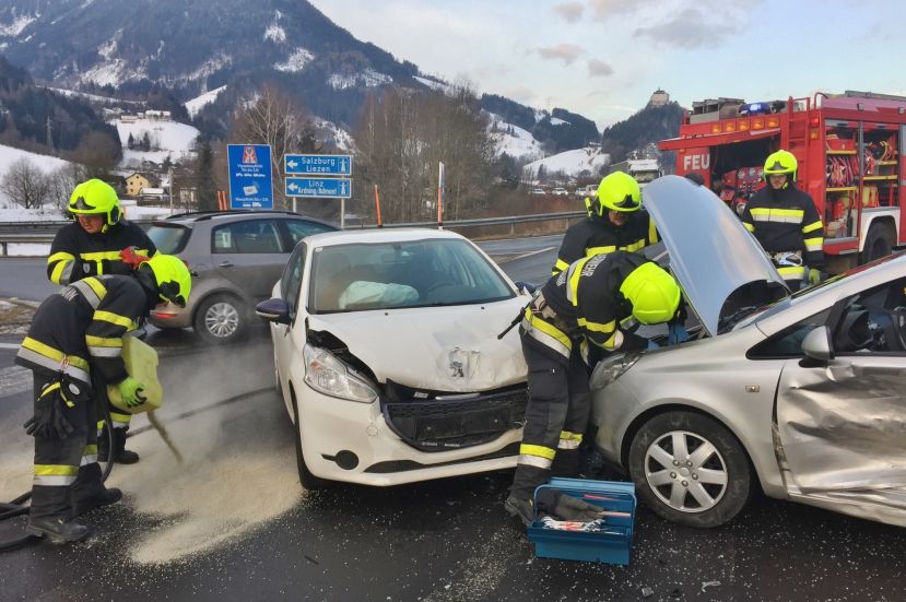 2 zeitgleiche Einsätze für die Feuerwehr