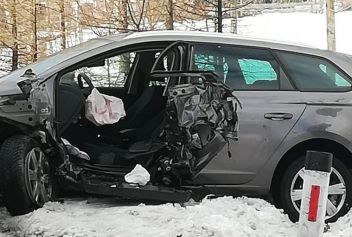 Verkehrsunfall auf der B146 bei Hall