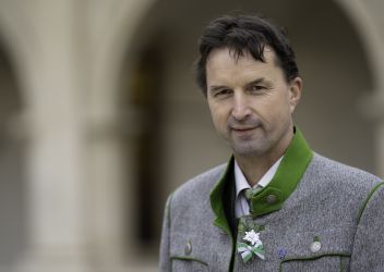 ALBERT ROYER Bezirksparteiobmann und Landtagsabgeordneter