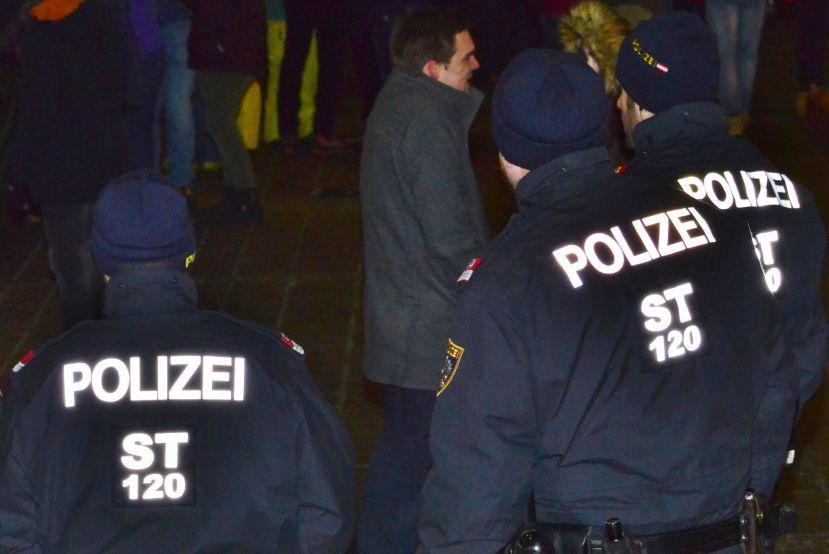 Polizisten bei Amtshandlung verletzt