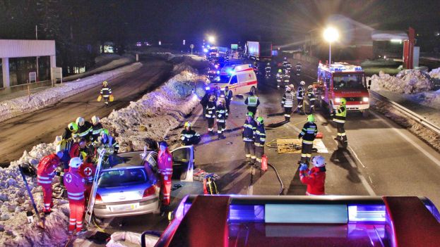 Schwerer Verkehrsunfall auf der B320