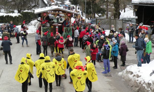 Bunt und lustig war der Umzug in Weißenbach