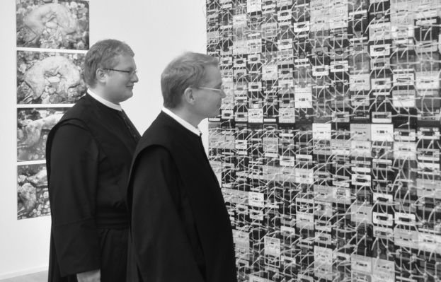 „ZWISCHEN ERINNERN UND VERGESSEN – Endlichkeit &amp; Ewigkeit“