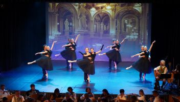Die Tänzerinnen und Tänzer der Vereinigung Wiener Staatsopernballett tanzten sich im Kur- &amp; Congresshaus Bad Aussee in die Herzen des Publikums.