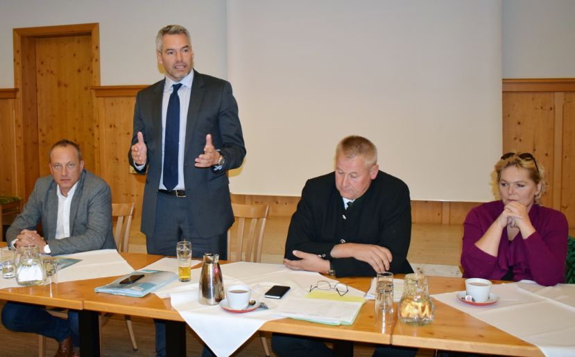 BR Bgm. Armin Forstner, MPA, Generalsekretär NRAbg. Karl Nehammer, KO LAbg. ÖR Karl Lackner und NRAbg. Barbara Krenn