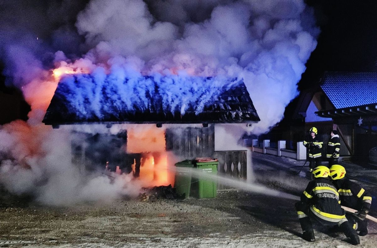 Holzhütte in Gröbming stand in Vollbrand