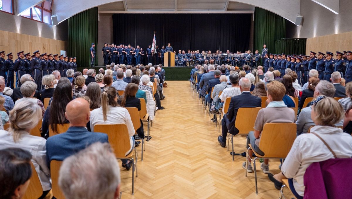 72 dienstführende Beamtinnen schließen Ausbildung ab