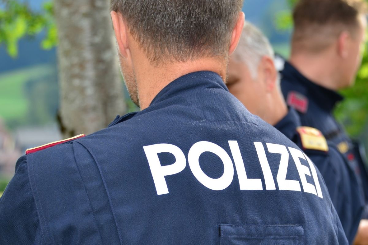 Nach Streit Pkw-Fenster eingeschlagen