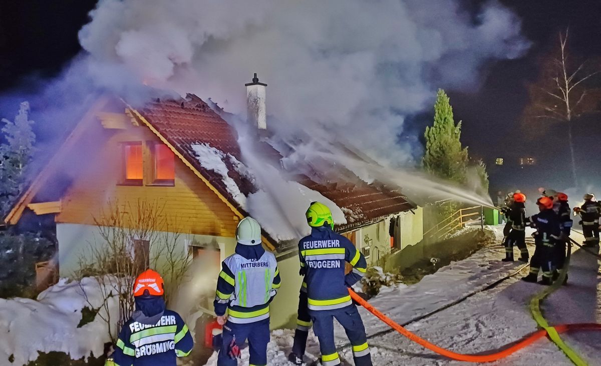 Wohnhaus in Gröbming in Vollbrand