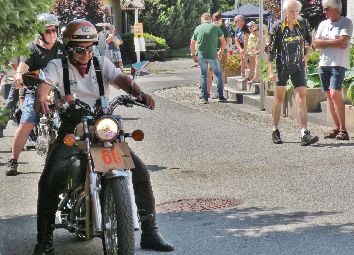 Dorffest mit Motorrad Grand-Prix