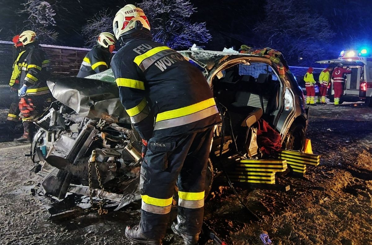 Schwerer Verkehrsunfall auf der B320