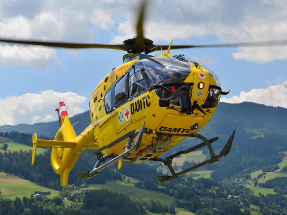 11-Jähriges Mädchen aus Auto geschleudert