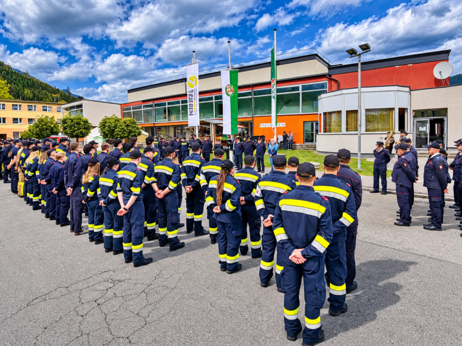 141 Feuerwehrleute beweisen ihr Können