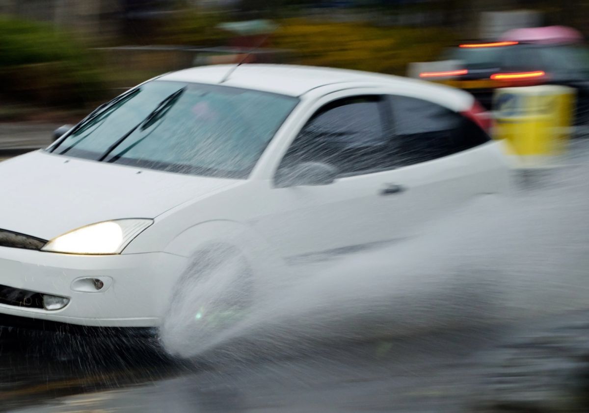 Verkehrsunfall durch Aquaplaning