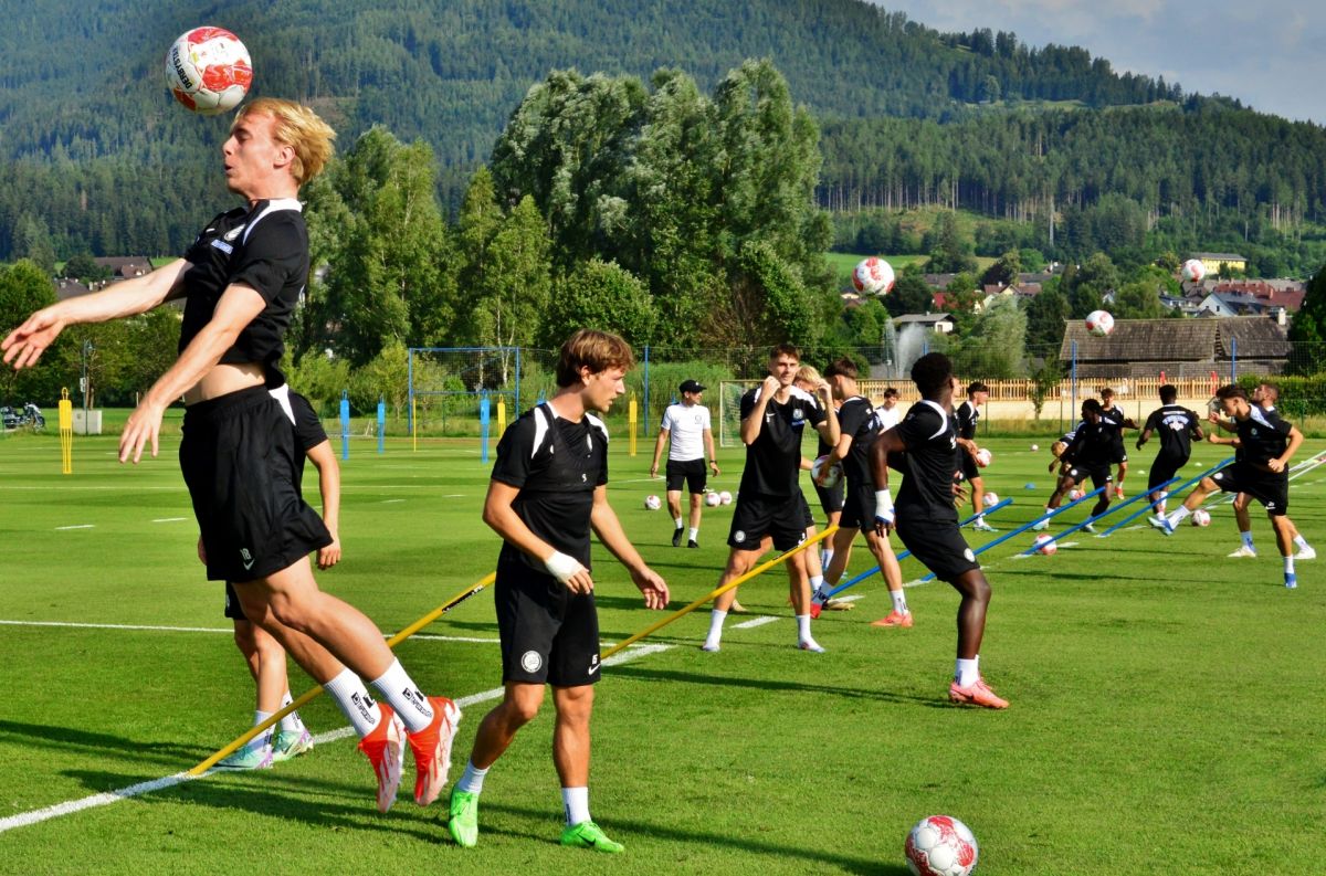 Weiterentwicklung und Transfers junger Fußballer