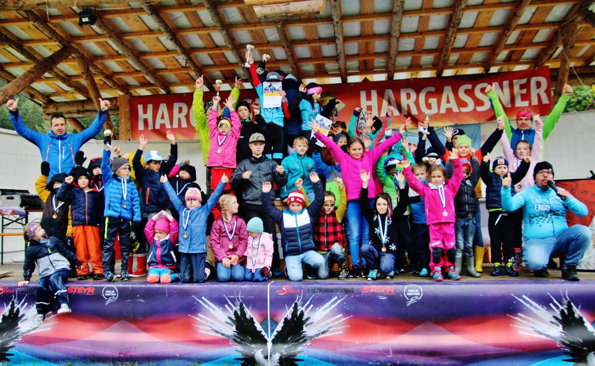 60 Kinder radelten im Regen am Kulm