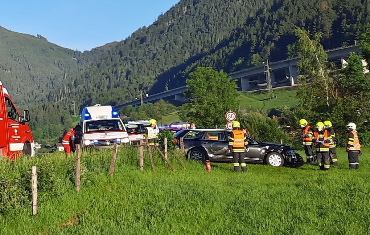 Verkehrsunfall auf der B146
