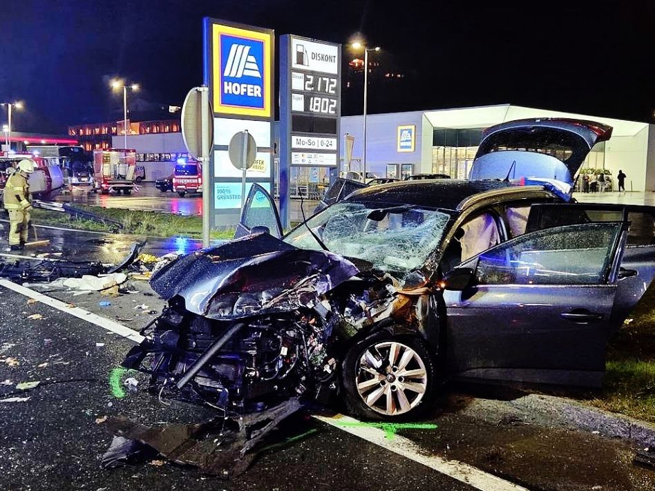 11-Jähriges Mädchen aus Auto geschleudert