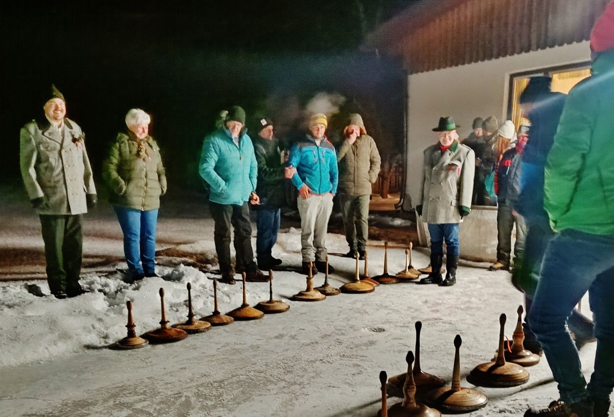 Alte Tradition auf blankem Eis