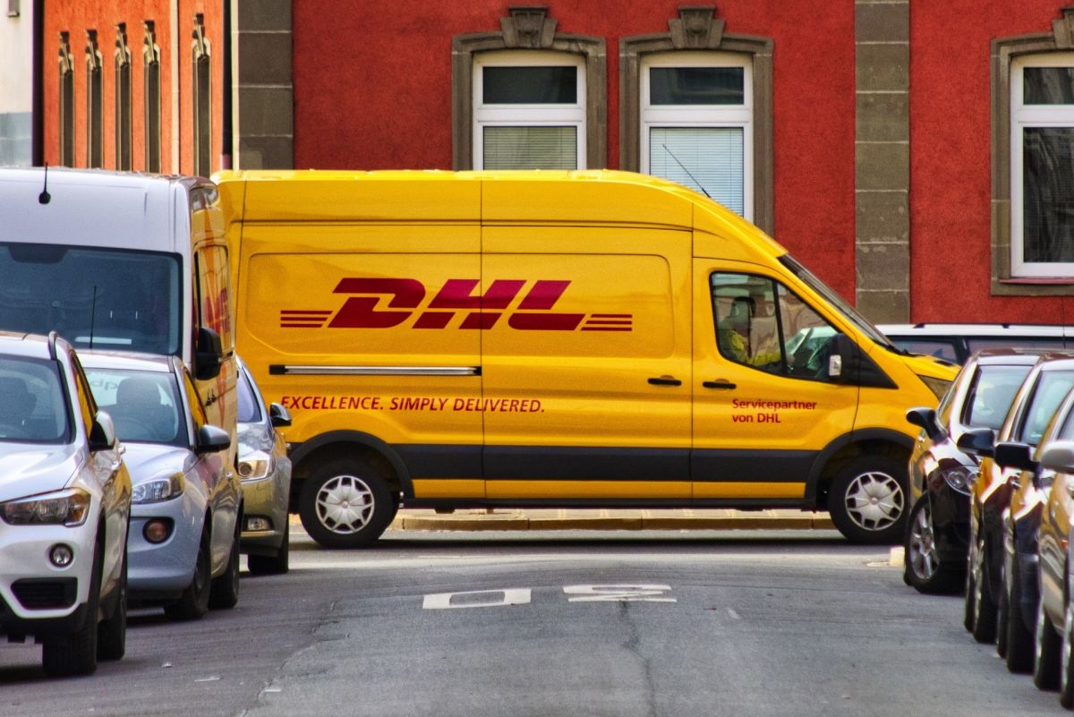 Paketzusteller schwer verletzt