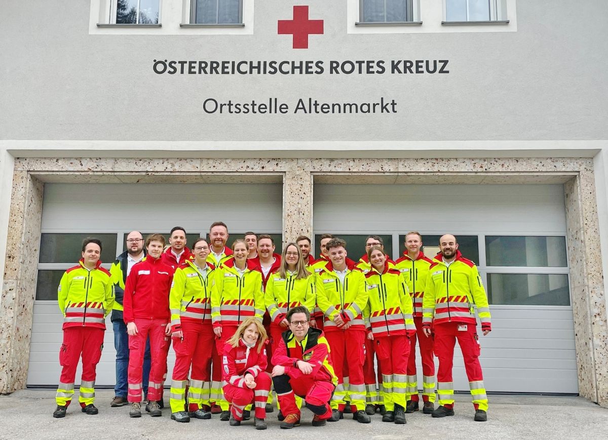 14 neue Notfallsanitäter stärken die Versorgung