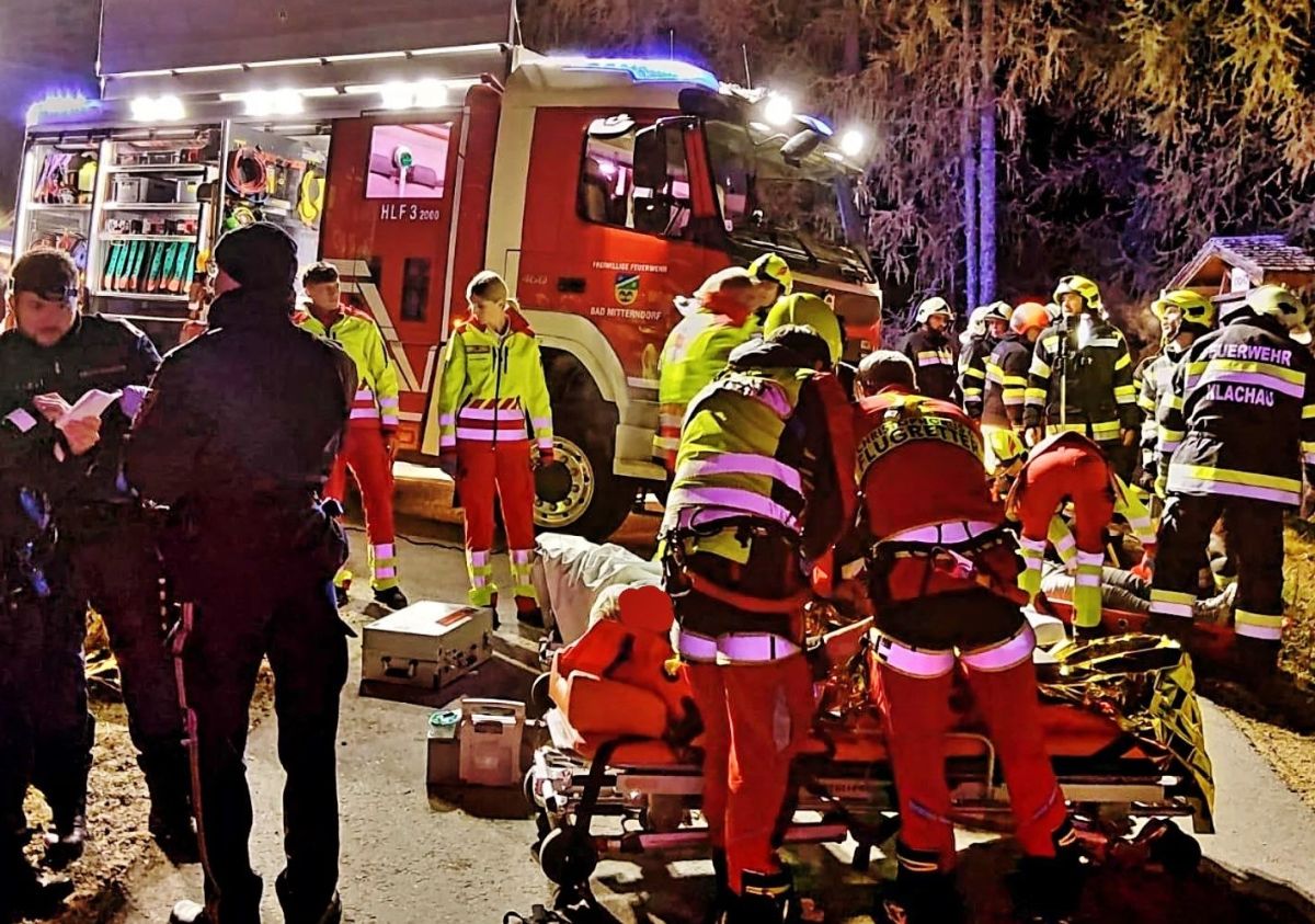 Vier Verletzte nach nächtlichem Unfall
