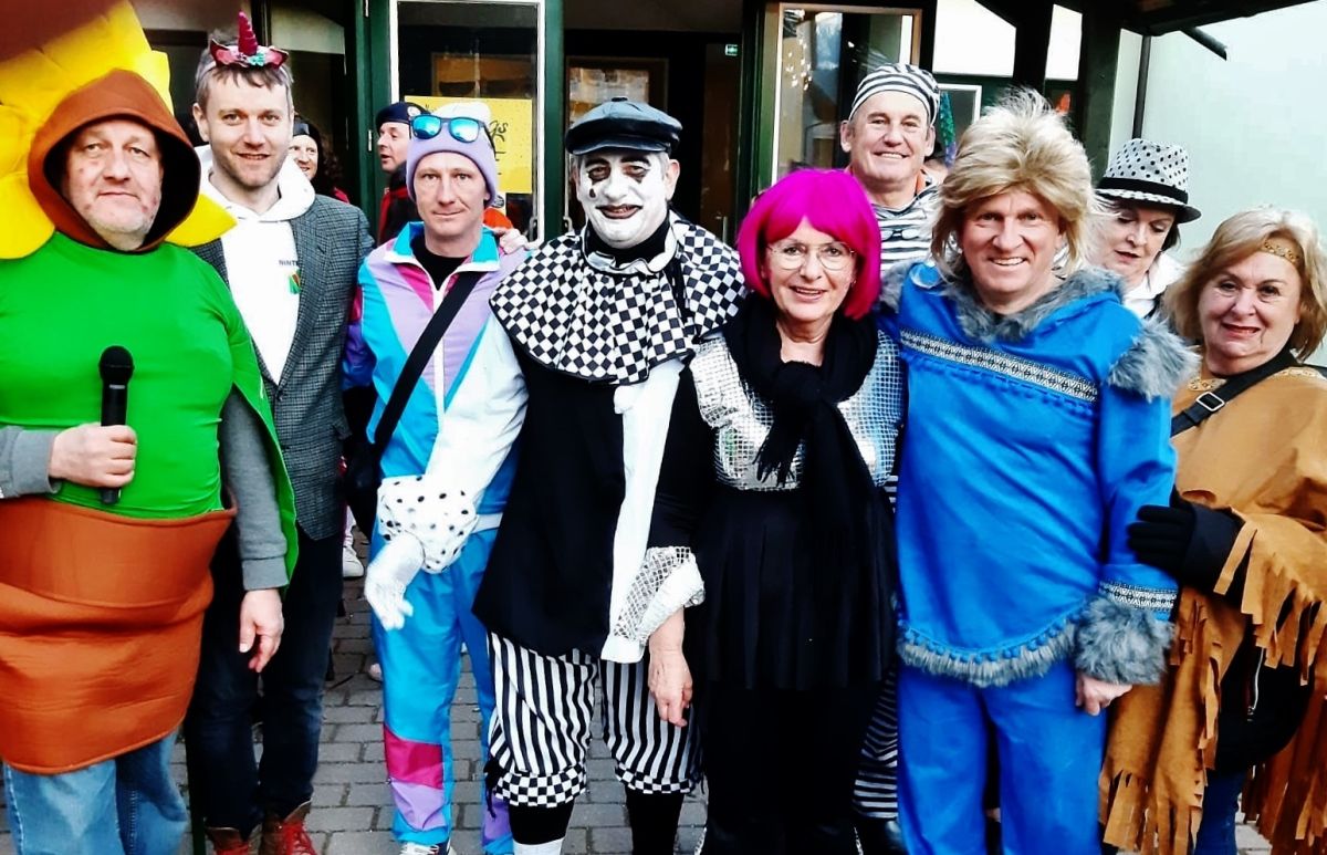Bierkrüge flogen und Narren rodelten